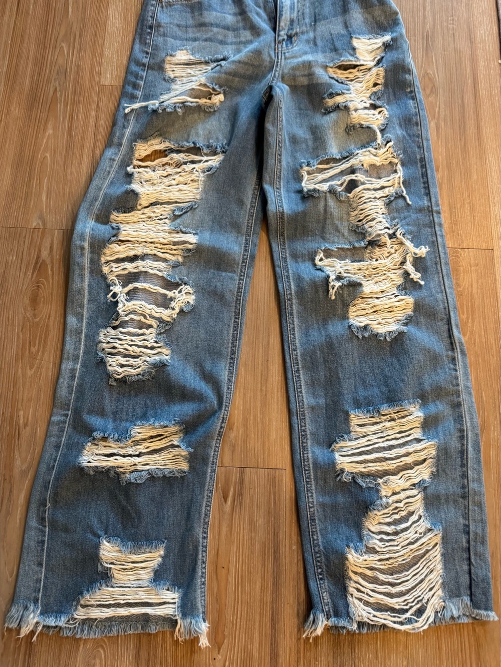 Cello wide legged Distressed Relaxed Fit Light Blue Jeans size 1 x 29